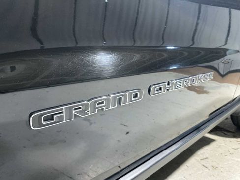 Used 2019 Jeep Grand Cherokee Limited AWD/4WD image 7