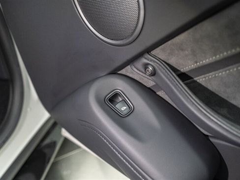 Used 2023 Aston Martin V8 Vantage Coupe RWD image 58