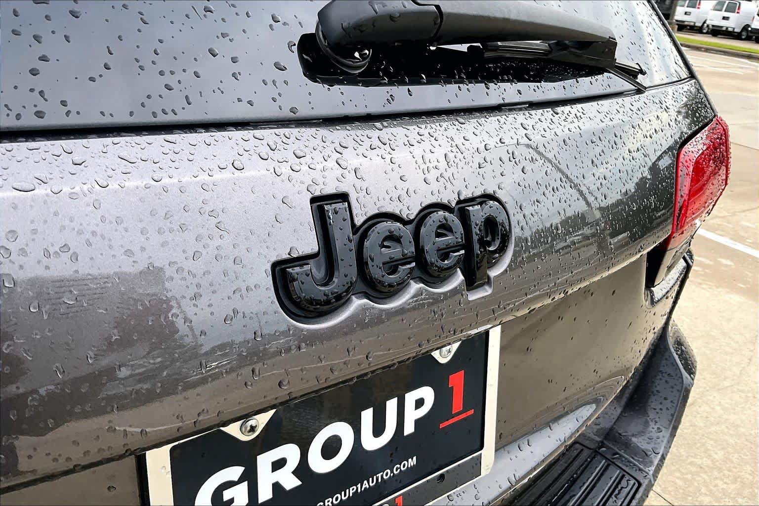 Used 2019 Jeep Grand Cherokee Altitude AWD/4WD image 30
