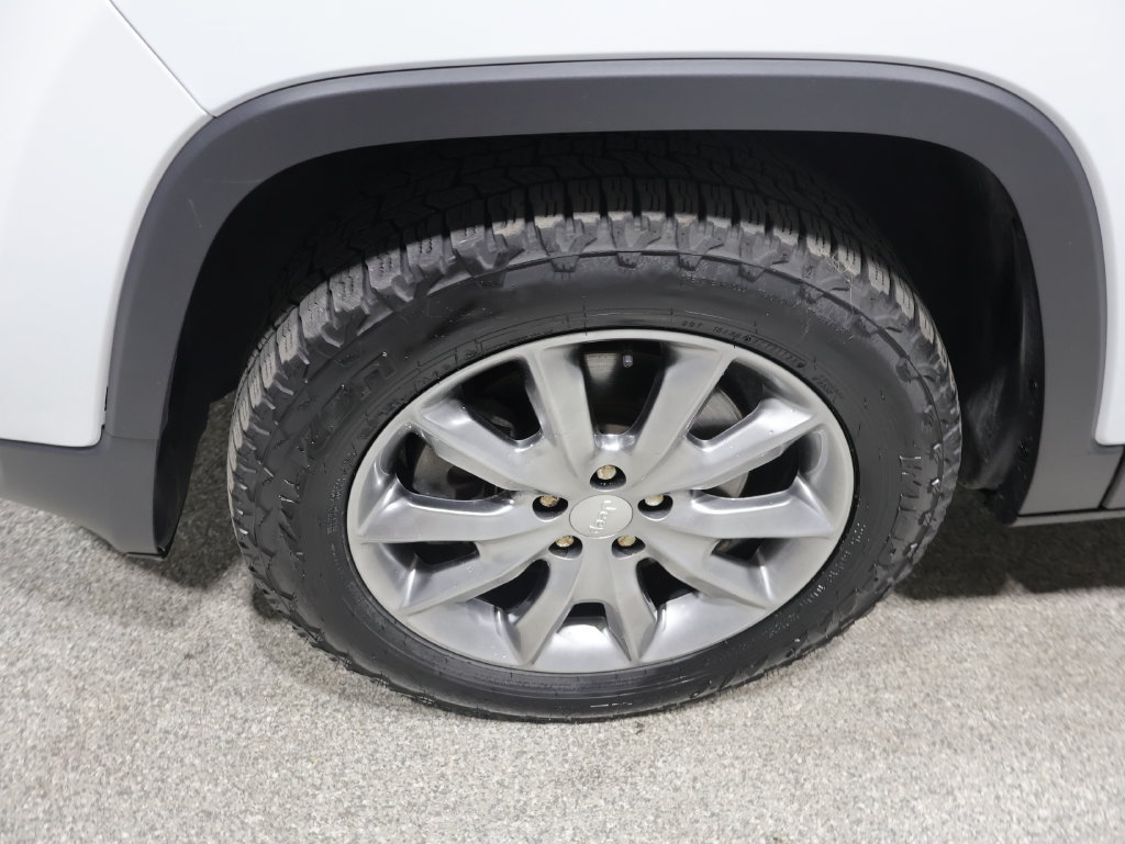 Used 2018 Jeep Cherokee Limited w/ Trailer Tow Group AWD/4WD image 10