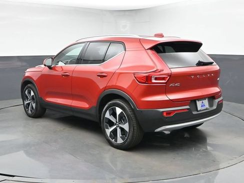 Used 2025 Volvo XC40 B5 Plus AWD/4WD image 8