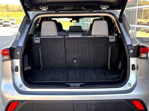 Used 2023 Toyota Highlander LE image 31