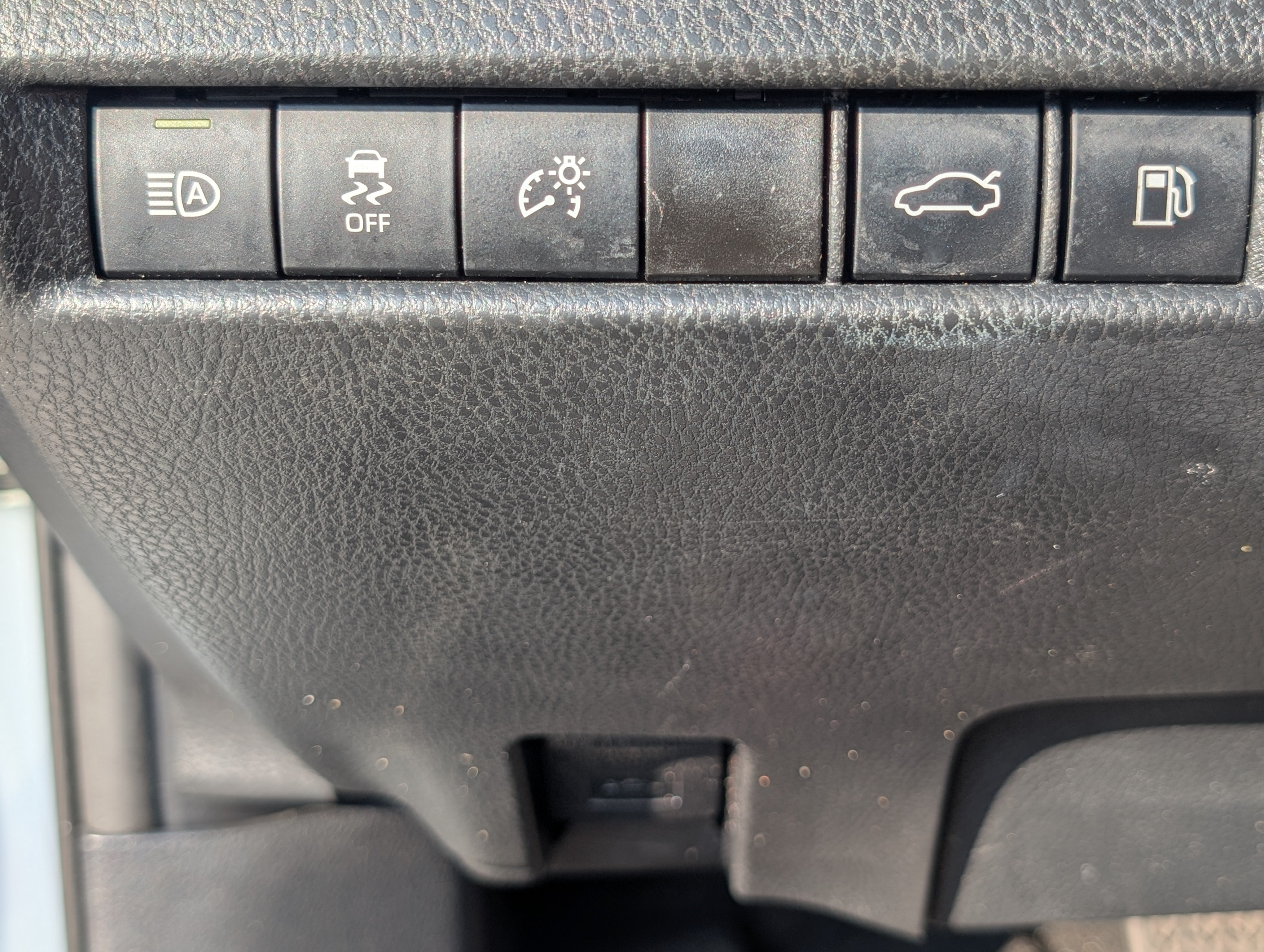 Used 2025 Toyota Camry LE FWD image 19