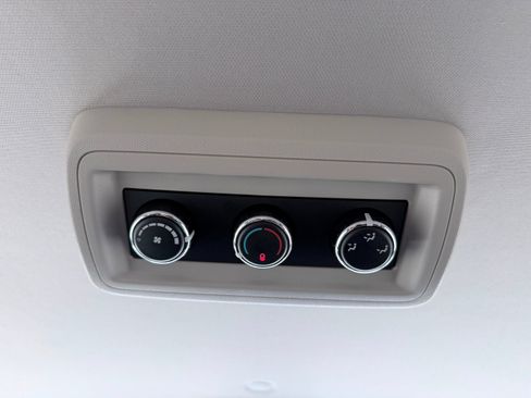 Used 2019 Dodge Grand Caravan SE w/ UConnect Hands-Free Group FWD image 30