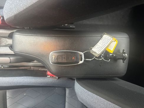 Used 2025 Nissan Versa SV FWD image 21