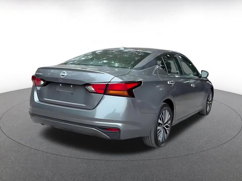 Used 2025 Nissan Altima 2.5 SV FWD image 14