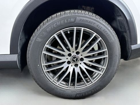 Used 2025 Mercedes-Benz GLC 300 4MATIC image 29