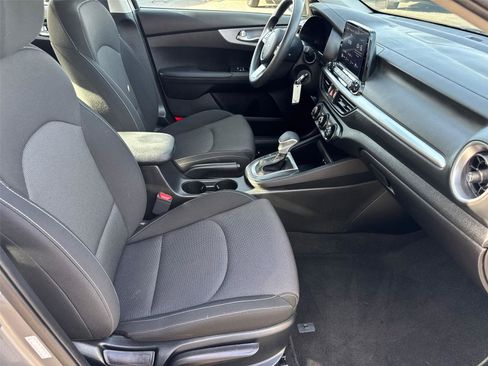Used 2023 Kia Forte LXS w/ LXS Technology Package FWD image 16