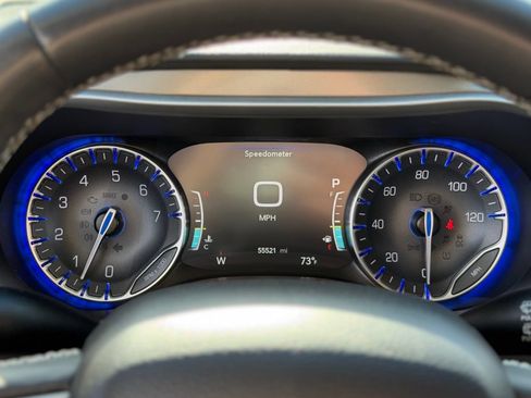 Used 2024 Chrysler Pacifica Touring-L FWD image 16