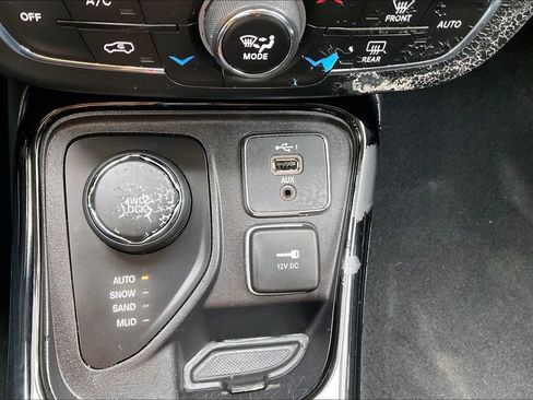 Used 2021 Jeep Compass Limited w/ Sun and Sound Group image 33