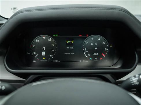 New 2024 Land Rover Defender 110 S image 23