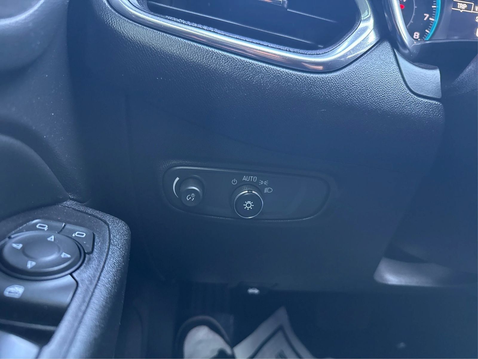 Used 2018 Chevrolet Equinox LT FWD image 18