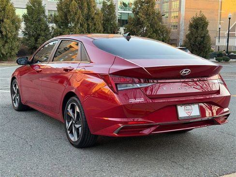Used 2021 Hyundai Elantra Limited image 10