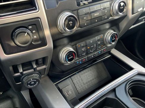 Used 2021 Ford F450 Platinum w/ FX4 Off-Road Package image 27