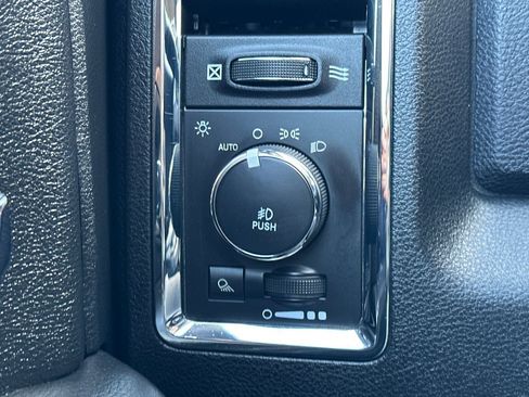 Used 2015 RAM 1500 Laramie w/ Convenience Group RWD image 34