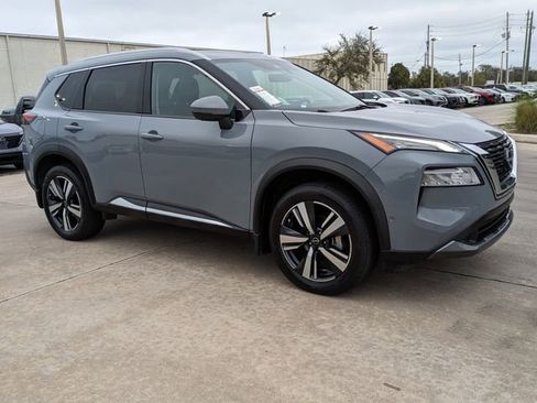 Used 2023 Nissan Rogue SL w/ SL Premium Package image 2