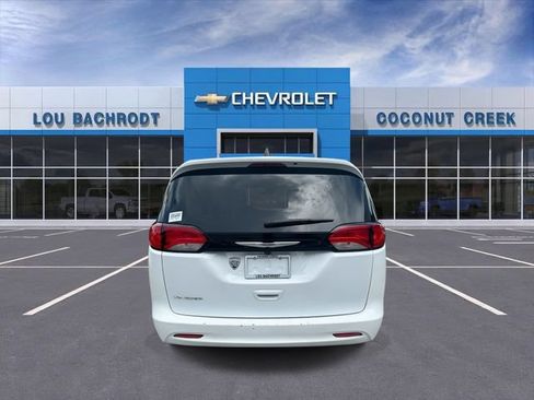Used 2023 Chrysler Voyager LX FWD image 7