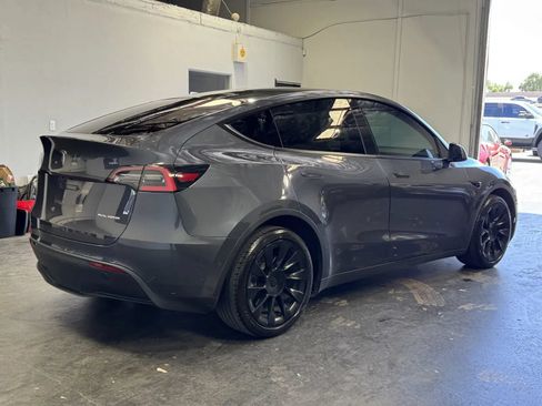 Used 2021 Tesla Model Y Long Range AWD/4WD image 4