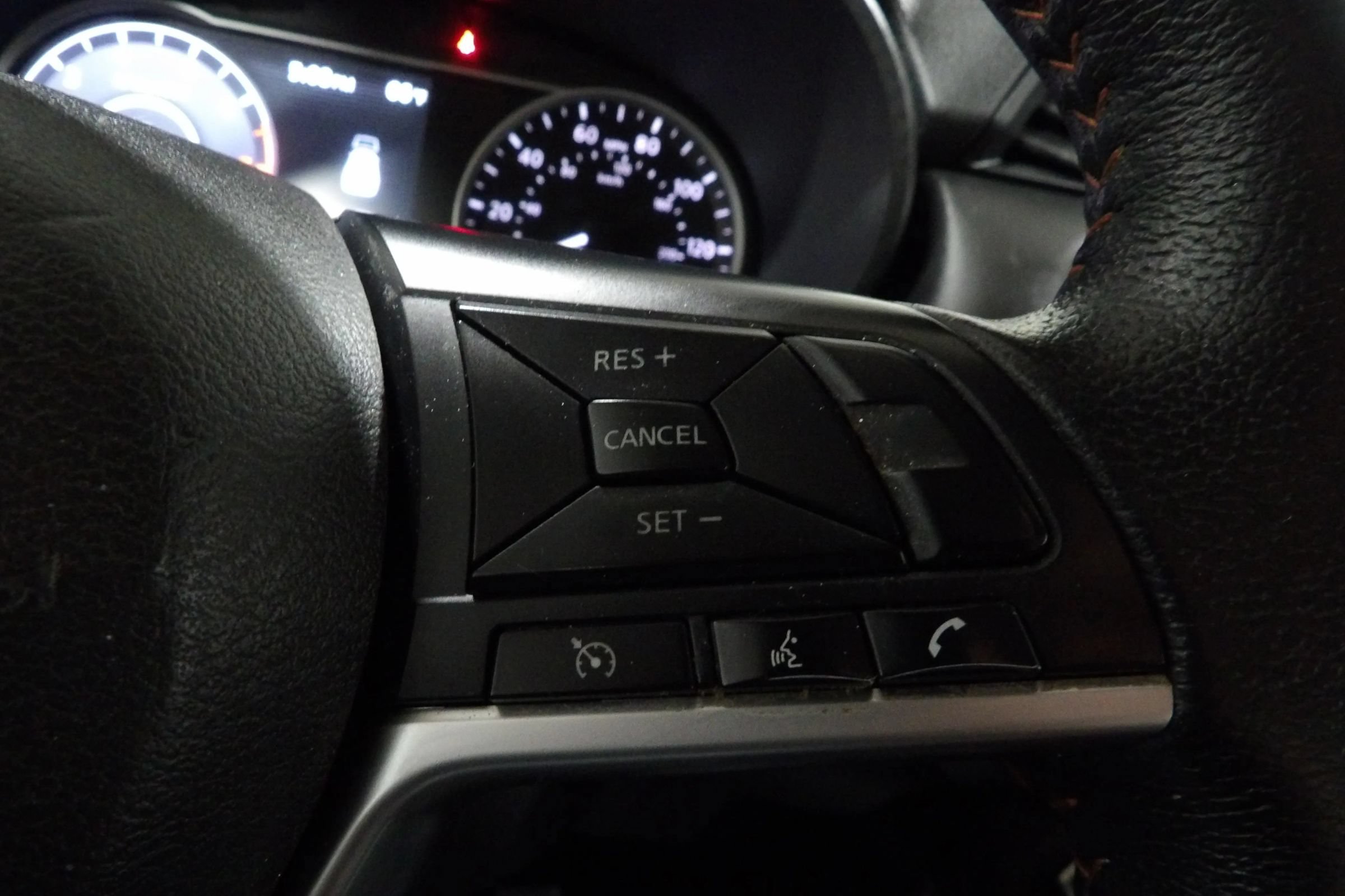 Used 2022 Nissan Versa SR FWD image 18