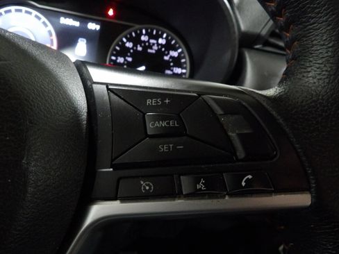 Used 2022 Nissan Versa SR FWD image 18