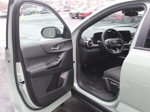 New 2026 Chevrolet Equinox LT image 8