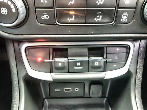 Used 2022 GMC Terrain SLE w/ Elevation Edition AWD/4WD image 19
