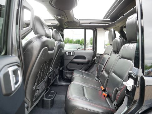Used 2018 Jeep Wrangler Unlimited Rubicon AWD/4WD image 35