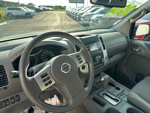Used 2014 Nissan Frontier SV w/ SV Value Truck Package AWD/4WD image 17