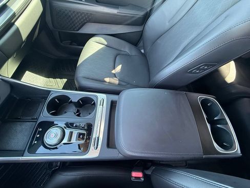 Used 2025 Kia Carnival SX FWD image 14