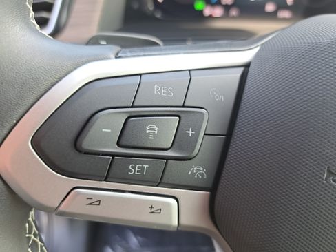 Used 2026 Volkswagen Atlas SEL AWD/4WD image 18