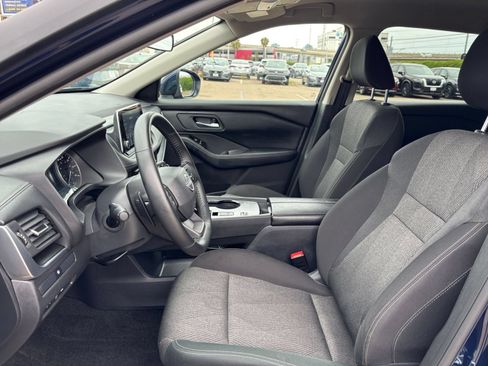 Used 2025 Nissan Rogue SV FWD image 29