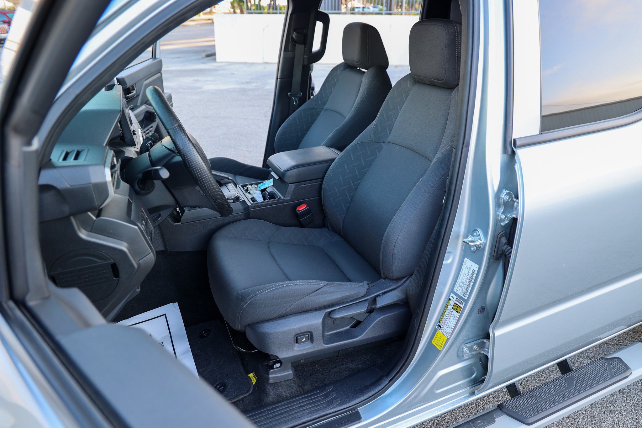 Certified 2025 Toyota Tacoma SR AWD/4WD image 33