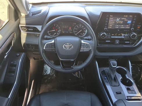 Used 2021 Toyota Highlander Limited image 15