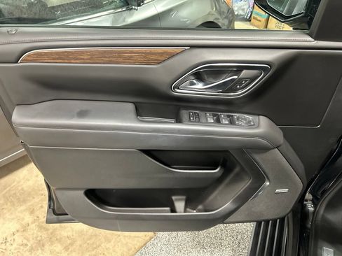 Used 2023 Chevrolet Suburban High Country AWD/4WD image 15