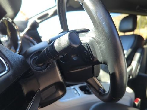 Used 2019 Dodge Grand Caravan SXT image 15