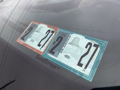 Used 2017 Ford Explorer XLT w/ Equipment Group 202A image 11