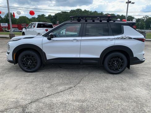 New 2025 Mitsubishi Outlander Trail Edition image 4