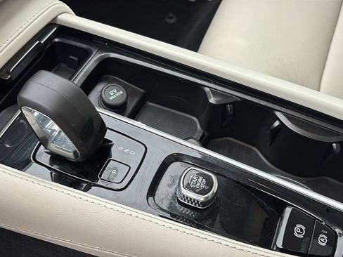 Certified 2024 Volvo XC90 B6 Plus AWD/4WD image 23