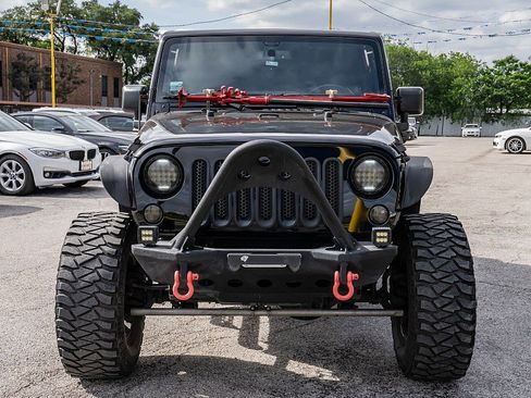 Used 2018 Jeep Wrangler Unlimited Sport S AWD/4WD image 2