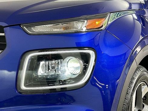 Used 2023 Hyundai Venue Limited FWD image 25