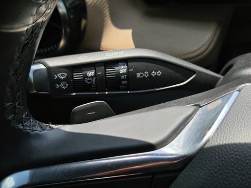 Used 2025 Chevrolet Equinox ACTIV w/ Safety and Technology Package FWD image 35