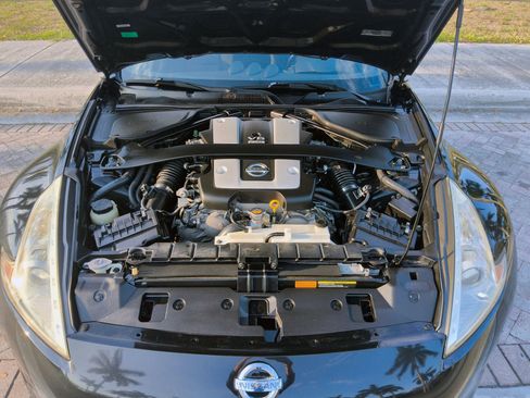 Used 2010 Nissan 370Z Roadster image 24