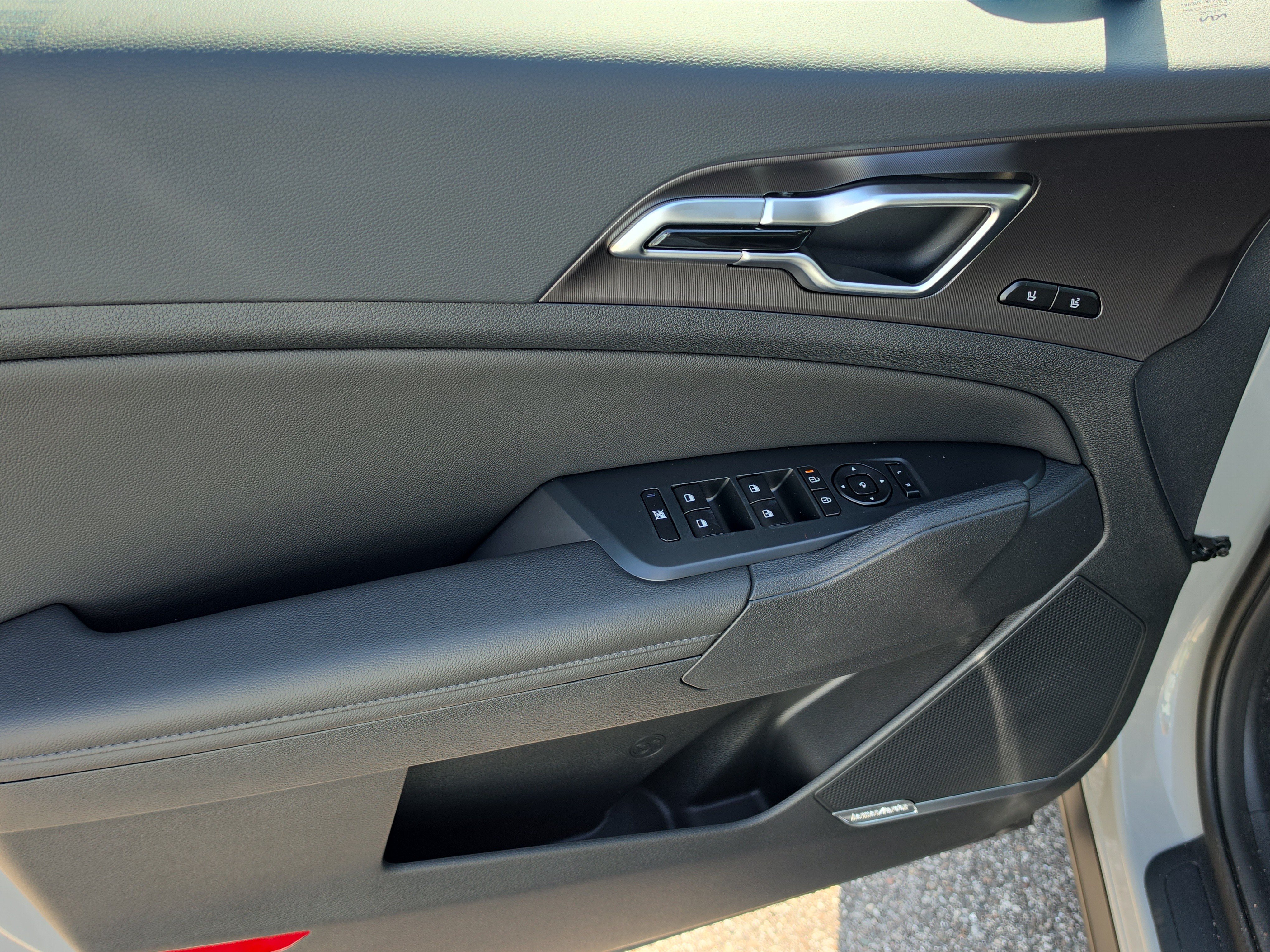 New 2026 Kia Sportage SX FWD image 18