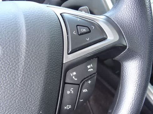 Used 2019 Ford Fusion SE FWD image 13