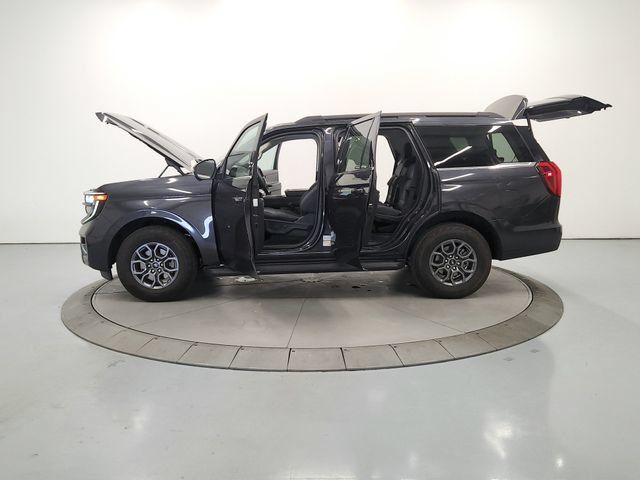 Used 2025 Ford Expedition Active RWD image 13