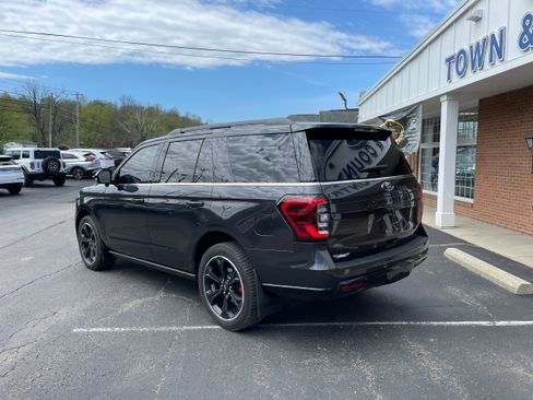 Used 2023 Ford Expedition Limited AWD/4WD image 7