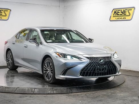 Used 2024 Lexus ES 350 w/ Premium Package FWD image 5