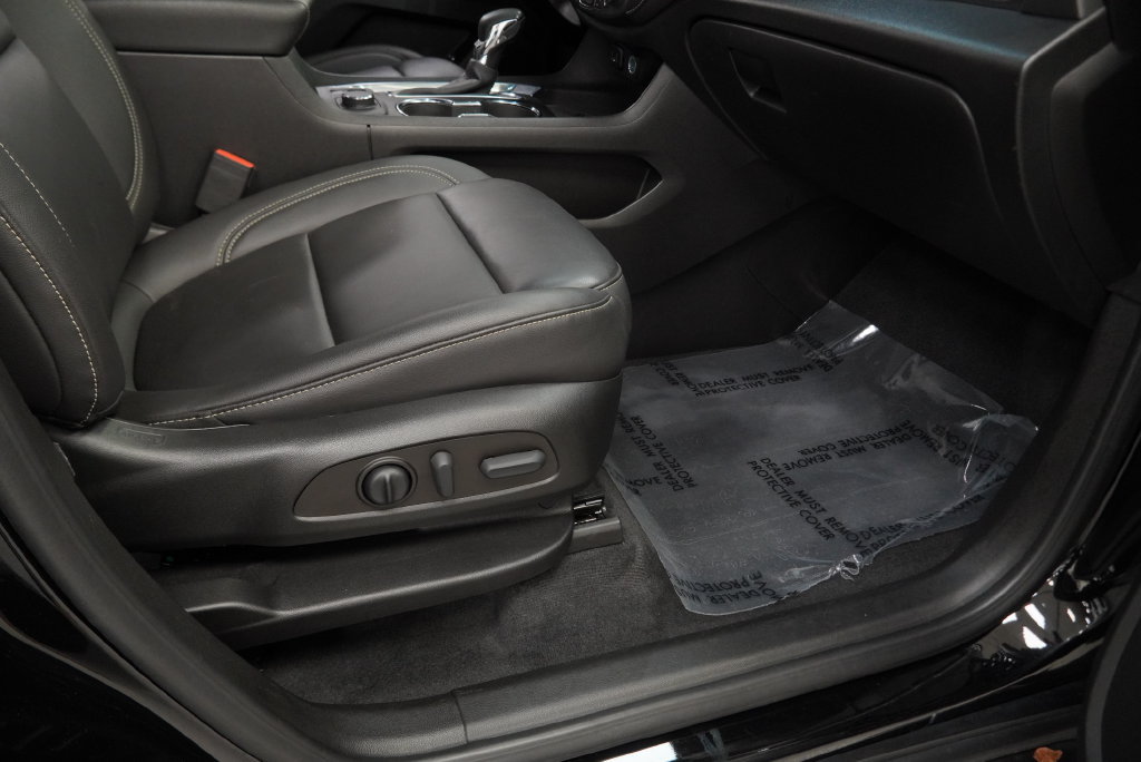 Used 2023 Chevrolet Traverse LT FWD image 42