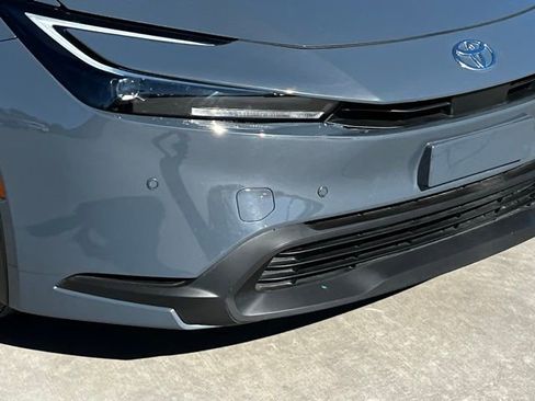 Used 2025 Toyota Prius LE image 8