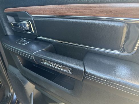 Used 2017 RAM 1500 Laramie AWD/4WD image 9